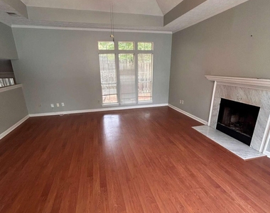 1089 Ashbury Drive - Photo Thumbnail 2