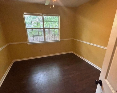 1089 Ashbury Drive - Photo Thumbnail 6