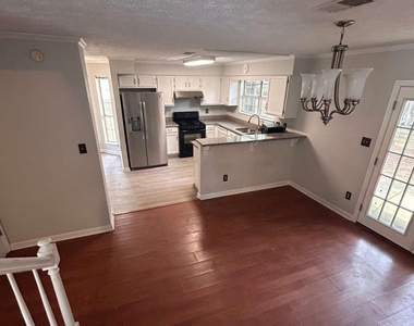 1089 Ashbury Drive - Photo Thumbnail 3
