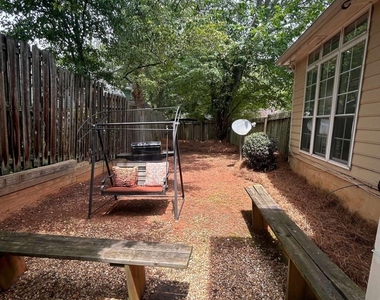1089 Ashbury Drive - Photo Thumbnail 11