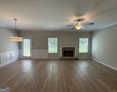 228 Eva Way - Photo Thumbnail 2