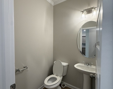 228 Eva Way - Photo Thumbnail 5