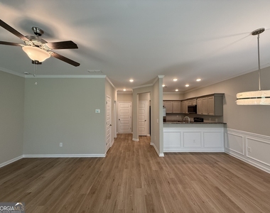 228 Eva Way - Photo Thumbnail 3