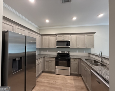 228 Eva Way - Photo Thumbnail 4
