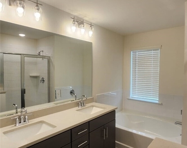 300 Auburn Valley Way - Photo Thumbnail 21