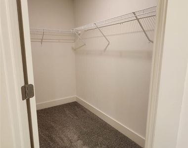 300 Auburn Valley Way - Photo Thumbnail 23