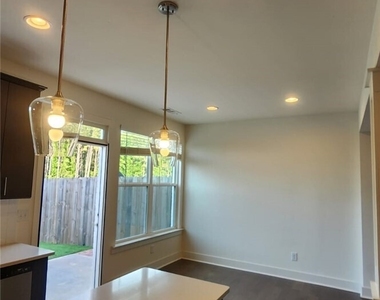 300 Auburn Valley Way - Photo Thumbnail 10