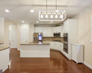 1641 Danbury Parc Place Ne - Photo Thumbnail 6