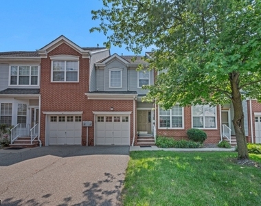 19 Gordon Cir - Photo Thumbnail 1