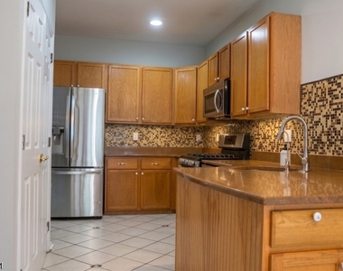 19 Gordon Cir - Photo Thumbnail 4