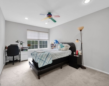 19 Gordon Cir - Photo Thumbnail 17