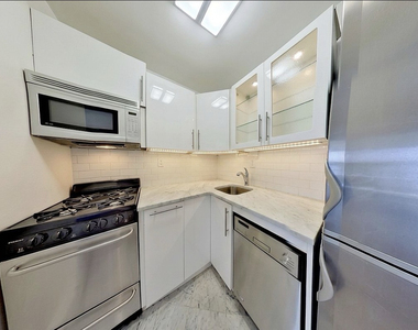 322 West 14th Street - Photo Thumbnail 2