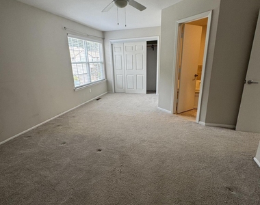 81 Atrium Way - Photo Thumbnail 8