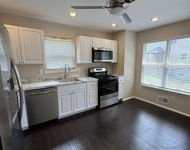 81 Atrium Way - Photo Thumbnail 4