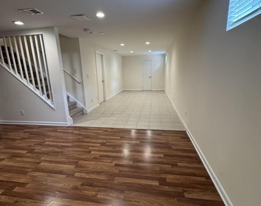81 Atrium Way - Photo Thumbnail 11