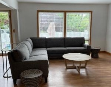 502 Roseld Avenue - Photo Thumbnail 8