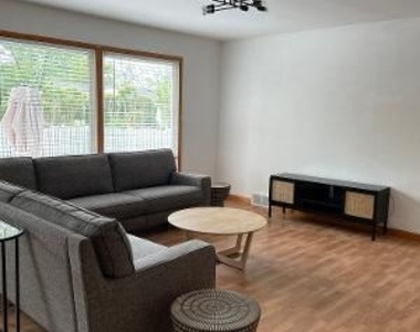502 Roseld Avenue - Photo Thumbnail 7
