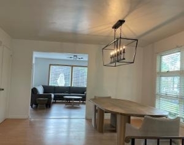 502 Roseld Avenue - Photo Thumbnail 2