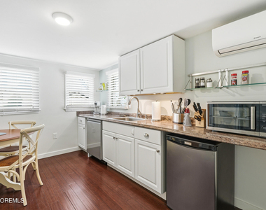 46 Broadway Avenue - Photo Thumbnail 12