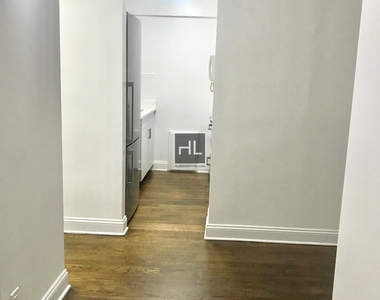 East 56 Street - Photo Thumbnail 2