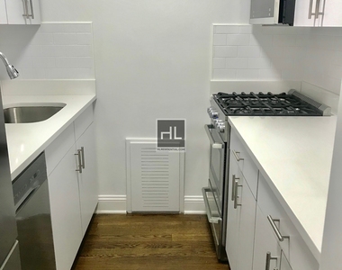 East 56 Street - Photo Thumbnail 3