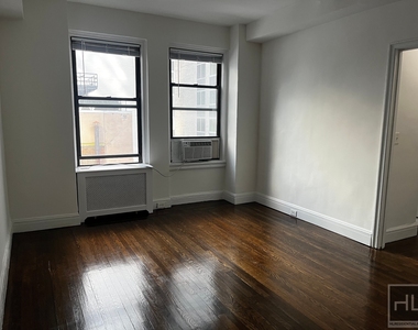 East 46 Street - Photo Thumbnail 1