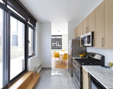 West 48th Street - Photo Thumbnail 1