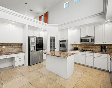 29601 W Columbus Avenue - Photo Thumbnail 9