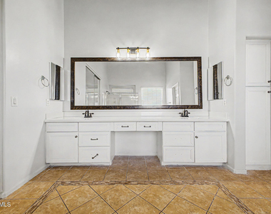 29601 W Columbus Avenue - Photo Thumbnail 12