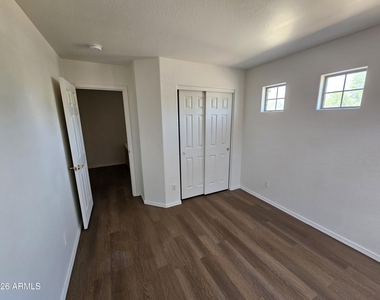 10809 W Edgemont Avenue - Photo Thumbnail 4