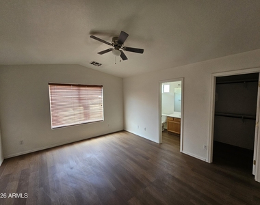 10809 W Edgemont Avenue - Photo Thumbnail 3