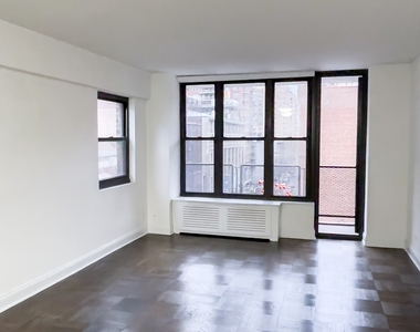 East 35 Street - Photo Thumbnail 7