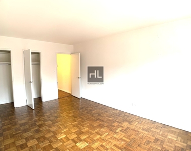 East 35 Street - Photo Thumbnail 6