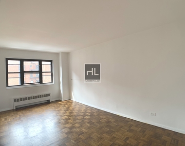 East 35 Street - Photo Thumbnail 5