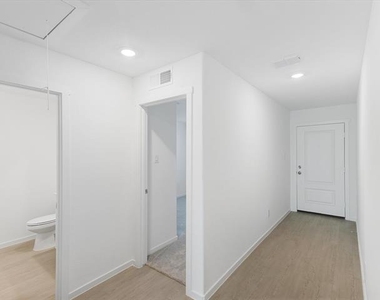 1621 Baugh Street - Photo Thumbnail 3