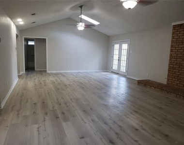 2697 Poplar Drive - Photo Thumbnail 3