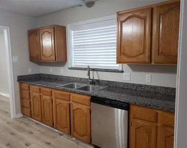 2697 Poplar Drive - Photo Thumbnail 6