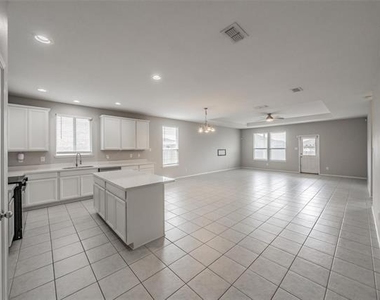 2404 Bermont Red Lane - Photo Thumbnail 3