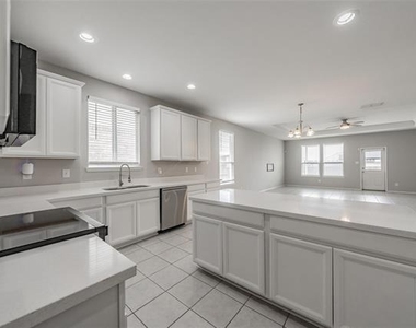 2404 Bermont Red Lane - Photo Thumbnail 6