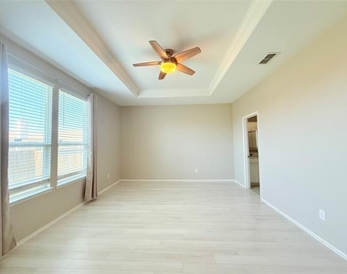 2404 Bermont Red Lane - Photo Thumbnail 7