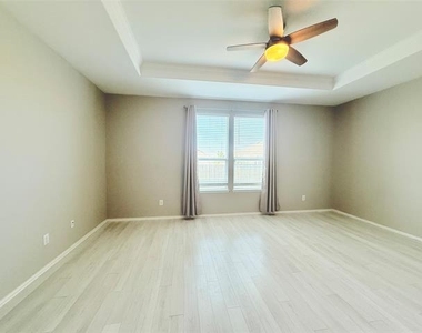 2404 Bermont Red Lane - Photo Thumbnail 8