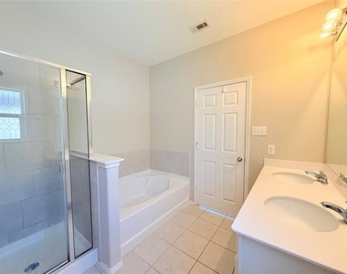 2404 Bermont Red Lane - Photo Thumbnail 9