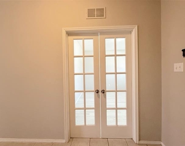 2404 Bermont Red Lane - Photo Thumbnail 16