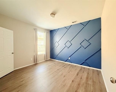 2404 Bermont Red Lane - Photo Thumbnail 13