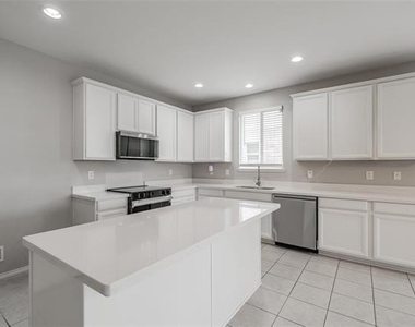 2404 Bermont Red Lane - Photo Thumbnail 5
