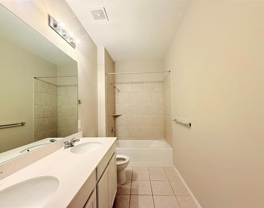 2404 Bermont Red Lane - Photo Thumbnail 12