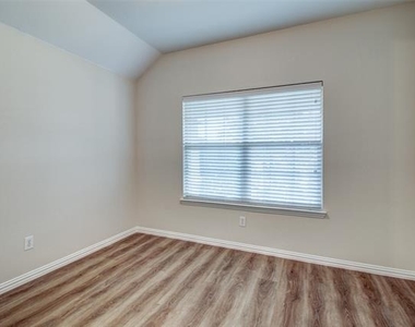 2100 Willow Creek Drive - Photo Thumbnail 4