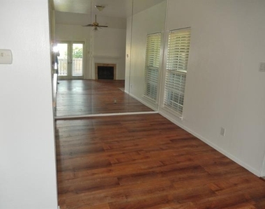 8601 Park Lane - Photo Thumbnail 7