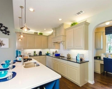 6105 Claridge Lane - Photo Thumbnail 17