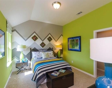 6105 Claridge Lane - Photo Thumbnail 5